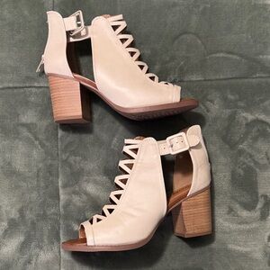 Soda Women's Beige Cut-Out Heeled Boots